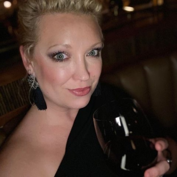 Meet your Posher, Beth - Picture 1 of 1